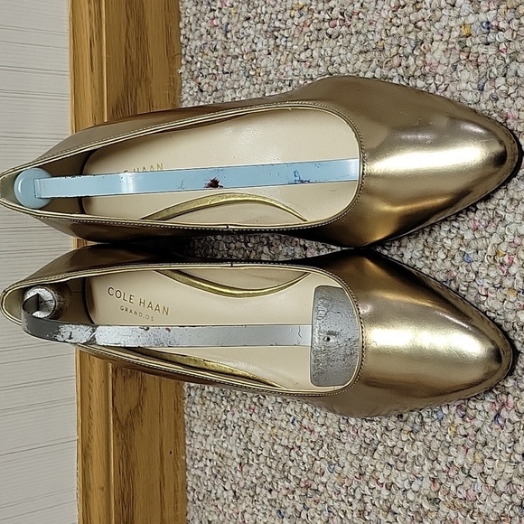 Cole Haan Gold Metallic Grand Os 2.25" Heels Sz 7. NWOT Leather - Picture 2 of 6